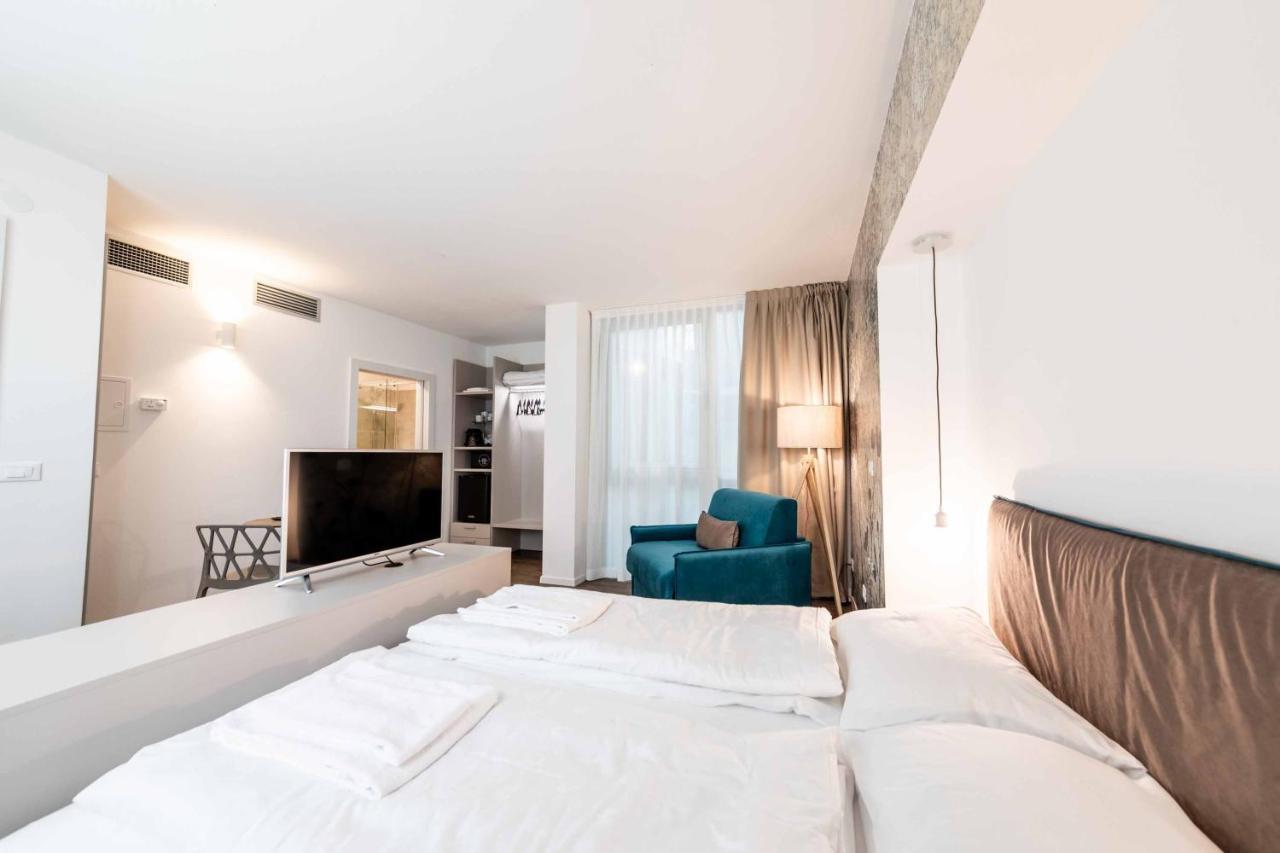 Stay Cooper L Guesthouse Zum Loewen Merano Exterior photo