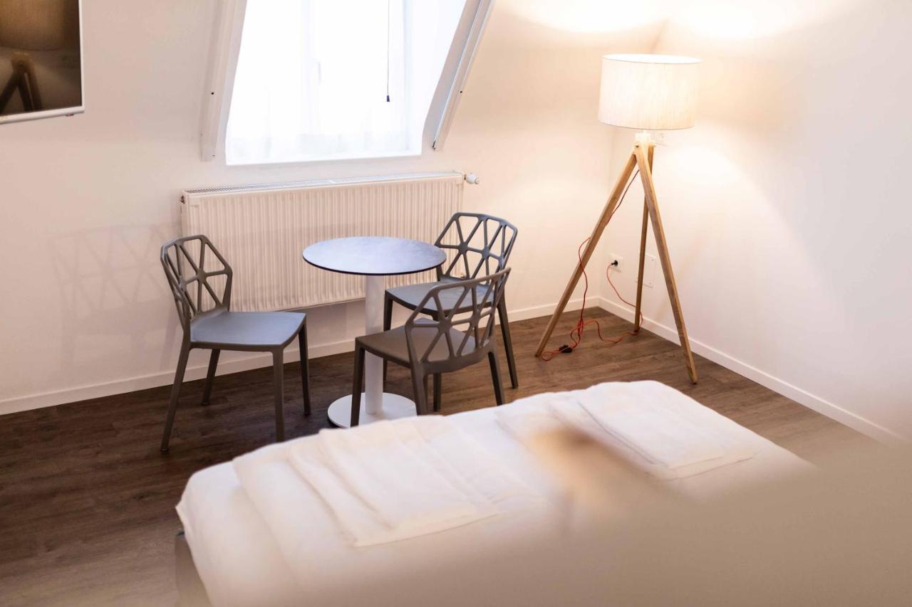 Stay Cooper L Guesthouse Zum Loewen Merano Exterior photo
