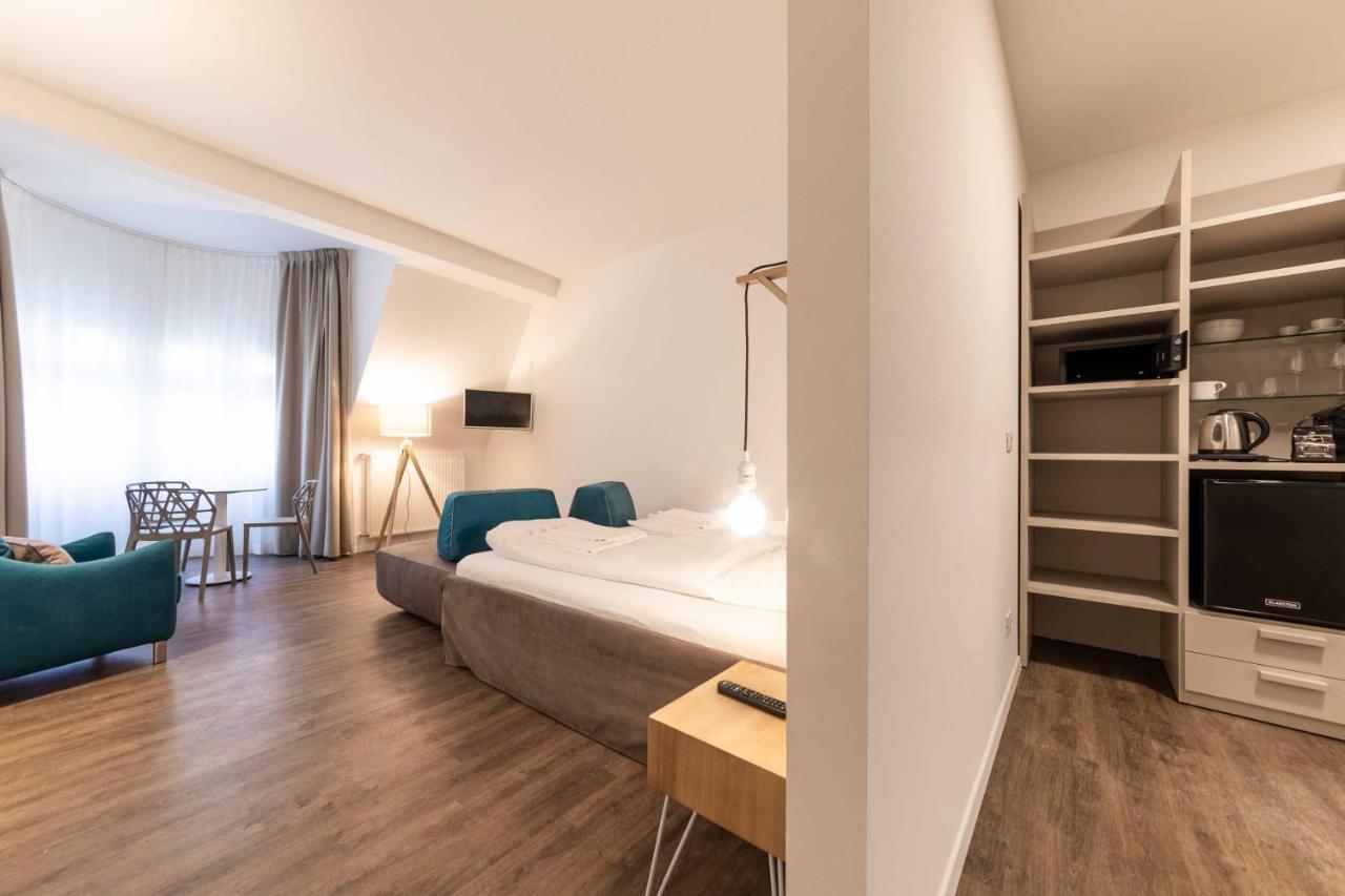 Stay Cooper L Guesthouse Zum Loewen Merano Exterior photo